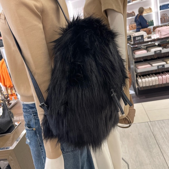 MICHAEL MICHAEL KORS Quinn Medium Flap Faux Fur Backpack
Black 
NWT - Picture 10 of 16